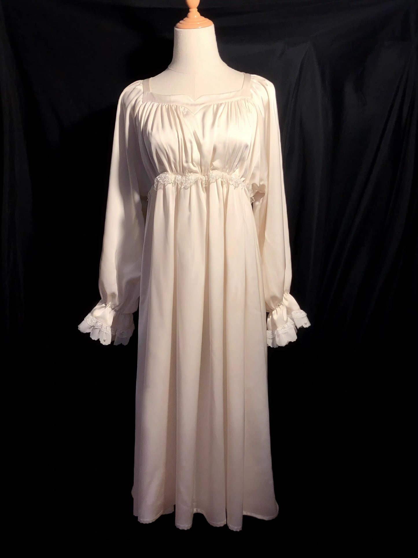 Barbie in the 12 Dancing Princesses Nightgown Cosplay Costume