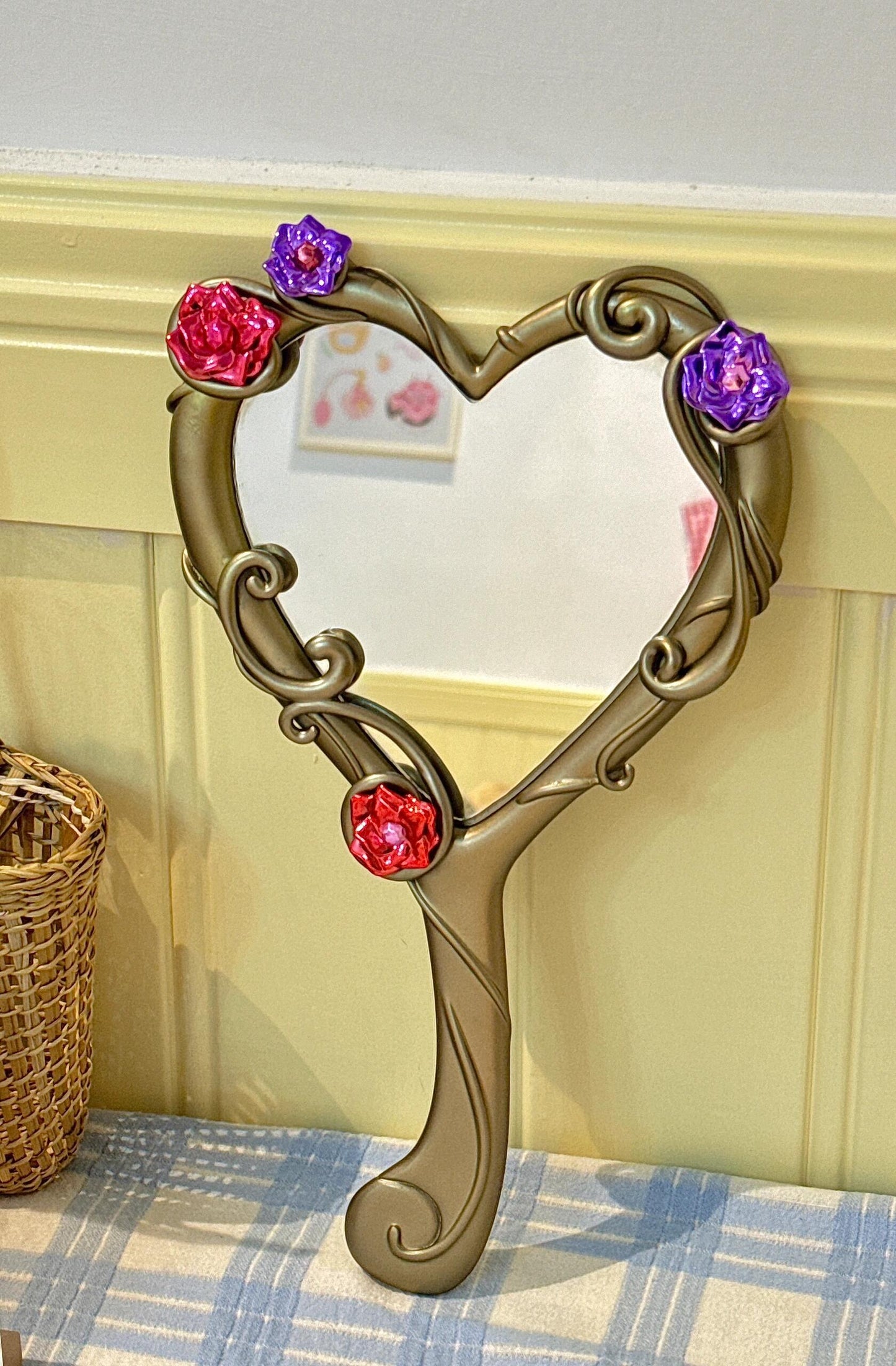 Barbie & the Diamond Castle Heart Mirror