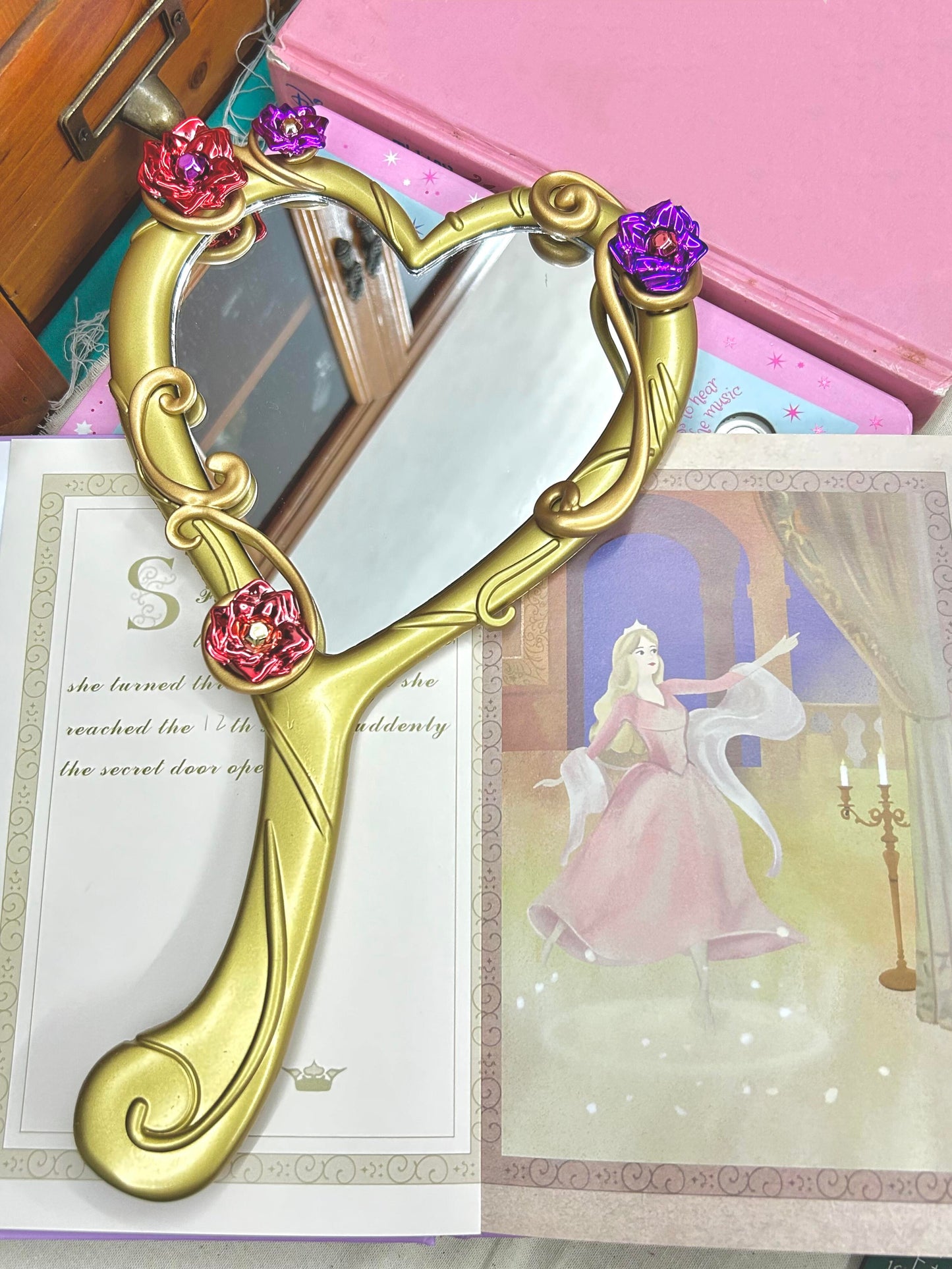 Barbie & the Diamond Castle Heart Mirror